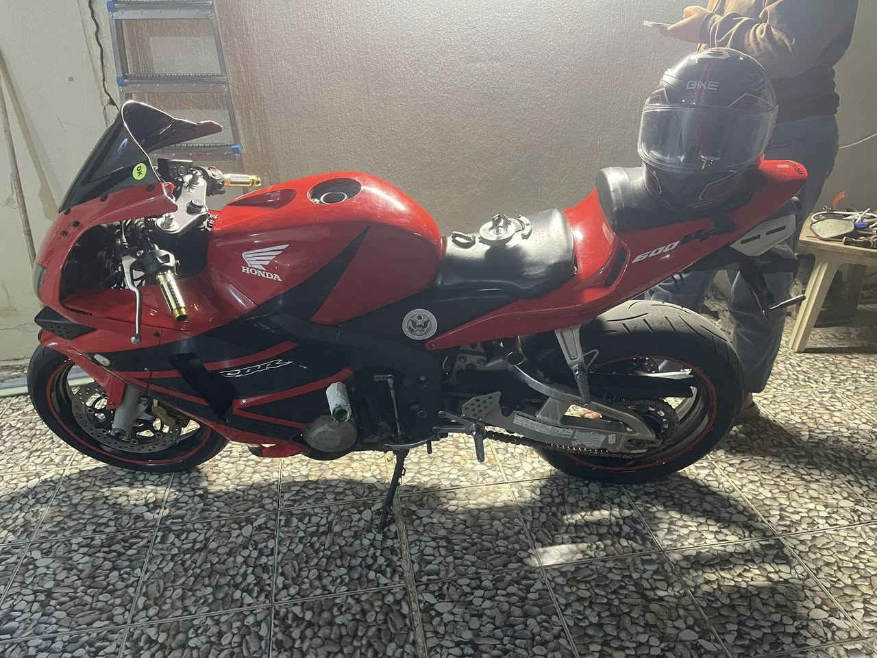 من رخصة الادمن اخوان رجاءا رجاءا فقط الشراي يخابر او يدخل خاص 
بطح للبيع
#HONDA_CBR_600RR
#هوندا_rr_600_موديل_٢٠٠٤
سرعه ٣٠٠ ✈️🚀
عداد الكتروني
4V نظام Raceing سباق
مودين قياده
٨ نوزل
٤سلندر فصله تخبل دبل اكزوز يدوي رياضي وعادي بلادي كاتم ورياضي 
مكينه تخبل كلش ناعمه ١.٢.٣.بطناش نشاط فول تاكل الكاع ادامه كامله جديده باتري ونوزلات وتنضيف بوابات وجويتر ولف راجع فيتر سنه ماطبله
#الدراجه كمرك كامل وفاتح معامله تسجيل وماشي بيها  بس حتى لا ادوخك ودوخني ابيعك كمرك يعجبك تكمل معامله وتسجلها انبار من ينفتح بكيفك يعجبك تاخذ لكمرك وتسجلها غير محافظه هم بكيفك اني ابيعك كمرك كامل وحسب الأصول الدراجه سعرها كلش مناسب ومال بيع  وماكو هيج اسعار بس متوازي واريد ابيع سعرها 29 وبيها مجال كلش بسيط
مكانها انبار رمادي***********
