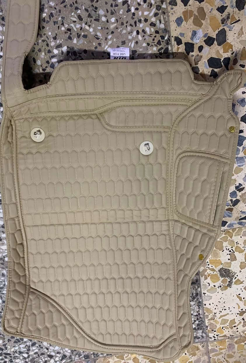 السلام عليكم مثل ما موضح بصوره حصيره توسان نضيفه جداااا 
بل اصافه الى المقاعد الخلفيه والاماميه.  ونضافه القطع مثل ما موضح شغل اخياط شغل ايد وشي مرتب. مكاني بغداد الغزاليه 
***********
