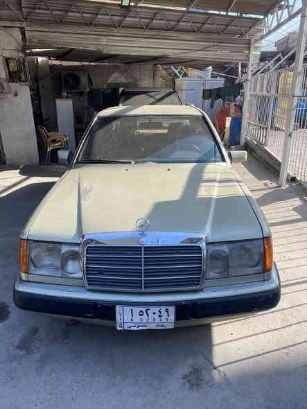 سلامً عليكم عندي مرسيدس دب مديل ١٩٨٦ محدثه ١٩٩١ سياره فول مصبوغه عام الجماليه برغي نقس مابيه 
 
المكان المشتل العسر ٦٥بيهً مجال
تصال على رقم مامتوجد على فيس ***********
