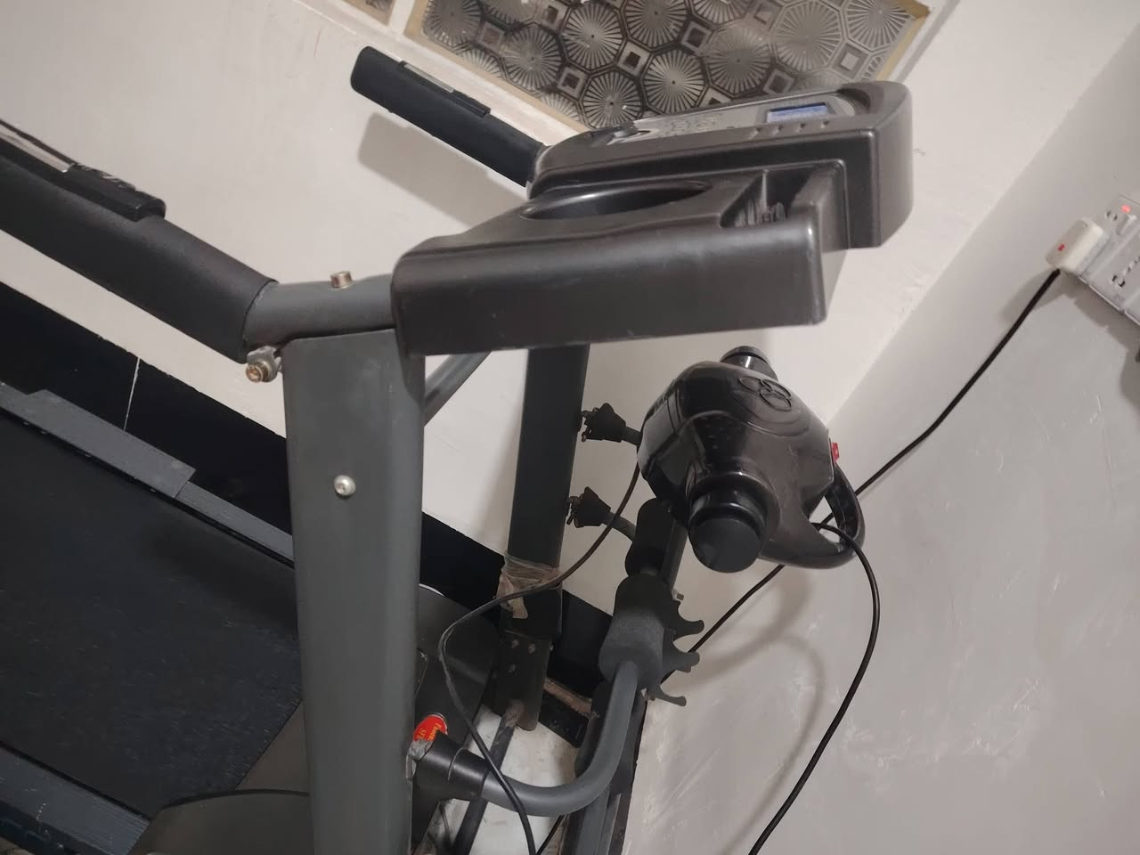 جهاز جري جبلي  مستعمل نضيف سرعته توصل 180 سعره 325 وبي مجال مكاني كربلاء الحسينيه  رقمي ***********
