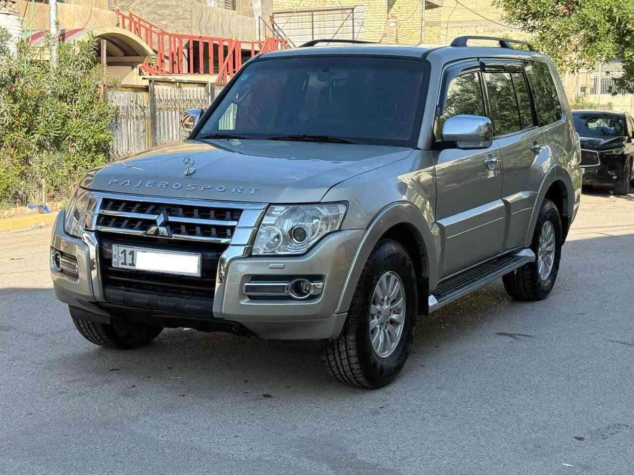 السلام عليكم 
باجيرو 2008 كويتي محدثه 2015 بجم وضهر بأسمي رقم جديد وهزه جديده مواصفات كويتي سبعه راكب ثلاث قطع تبريد تحكم ستيرن فور ويل شاشه بلوتوث كامره خلفيه سياره جاهزه كير ومحرك مكفولات صدر امامي وخلفي جديد تخم تاير جديد تبريد ثلج فور ويل شغال بدون نقص بيه صبغ جاملغ وبنيد فقط مكفوله مــن الحادث وبيه جراد بسيط بلقماره باقي السياره مكفول معروضه ( 112$ ) وبيه مجال بسيط مكاني بغداد الدوره للاستفسار *********** بغداد, العراق
