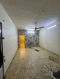 للايجار في السيديه  60م نضيف جدا يحتوي على 2نوم وصاله ومطبخ وخدمات  اي...