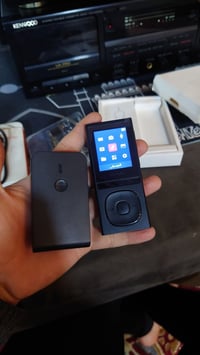 جهاز مشغل وسائط • مرسل بلوتوث • للاستوديو