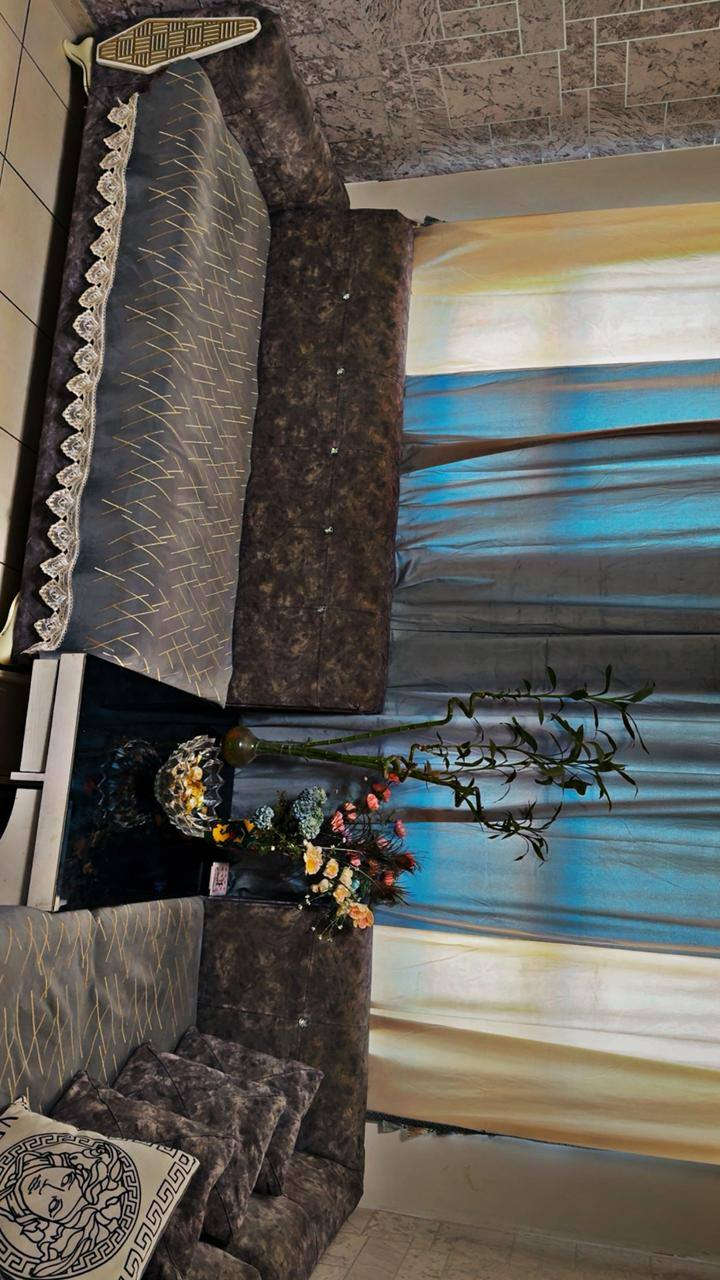 صاله كامله للبيع
تخم ديوان 8 مقاعد مع مفرش 
طبله وسطيه مع 4 طبلات 
ميز بلازما مع رفوف كلهم ب270
*********** واتس
