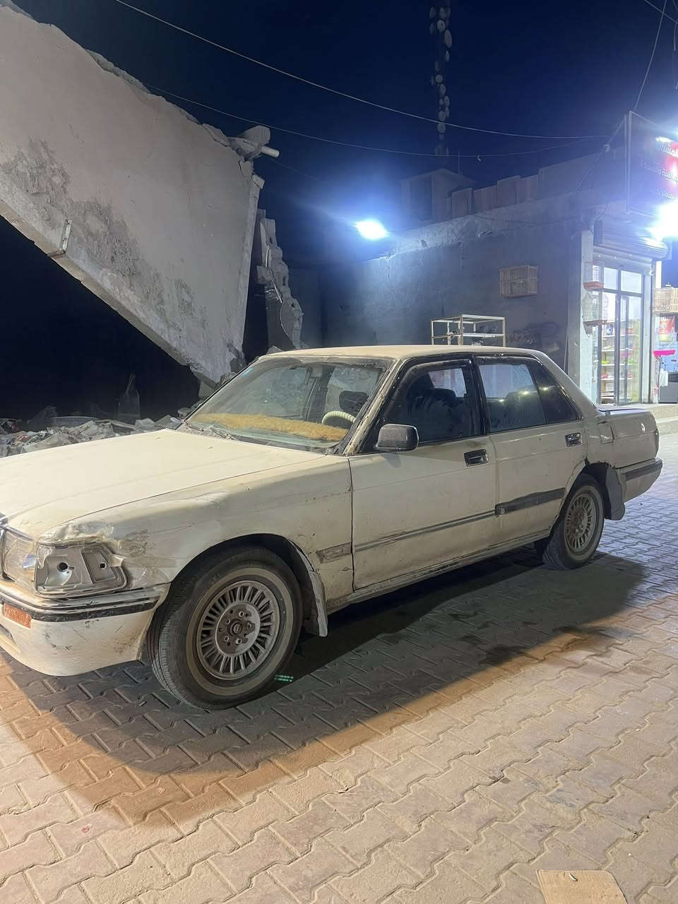 سلام عليكم للبيع سيدان مديل 1990 رقم بابل مميز (273) سنويه 2029 راعيه بل بصره السعر 39 وبيه مجال العنوان البصره رقم الهاتف ***********
