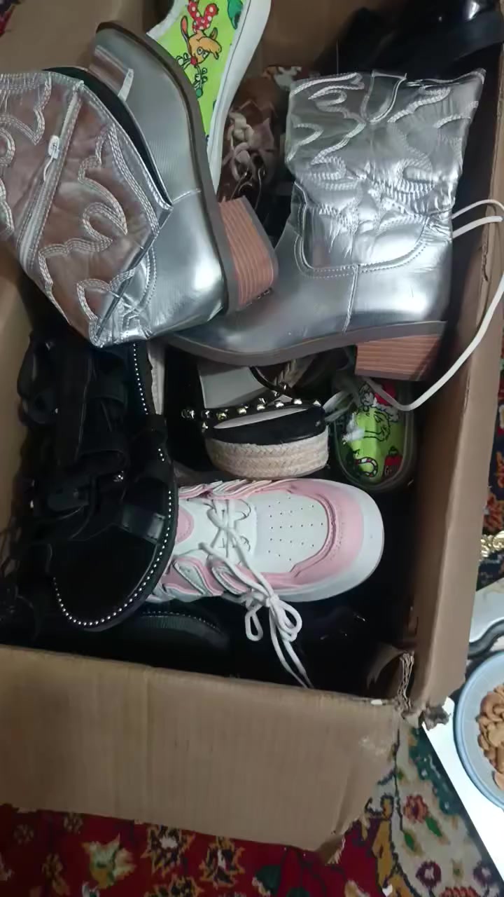 كارتون احذيه تقربٱ بيهم 20 زوج وياهم مكياج كلهم شلعه الي على باب الله سعرهم 25 الف وتوصيل 5


**إذا كنت صاحب هذا الإعلان وتريد حذفه لأي سبب، رجاءا أرسل رسالة إلى الدعم الفني**