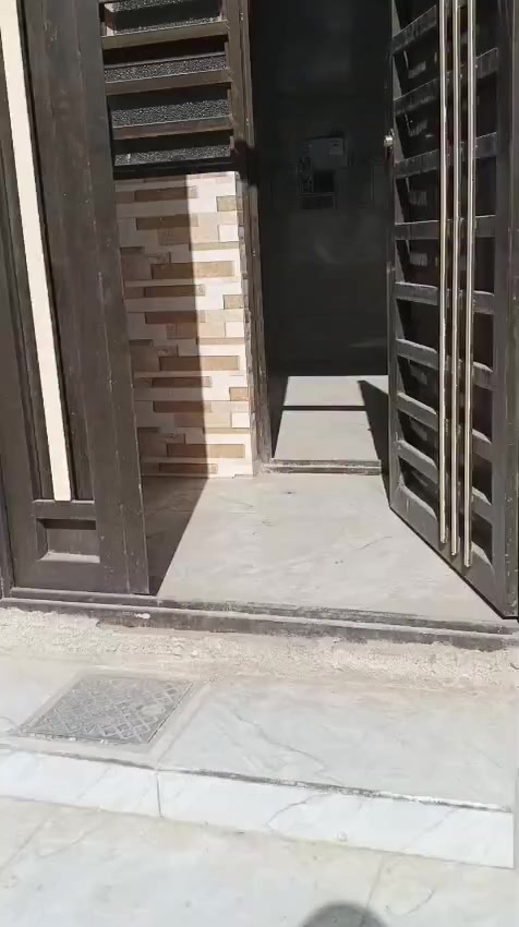 #بالتقسيط #بالأقساط 
دار 50 متر طابق واحد في كربلاء المقدسة مجمع الإبداع مقابل مجمع العتبة العباسية المقدسة قرب علوة كربلاء شارع الرابط خدمات تبليط كهرباء ماء مجاري مولد ذهبي أسواق خطوط سيارات كولشي متوفر منطقة تخبل تبعد عن الإمام الحسين عليه السلام عشر دقايق بالسيارة للإستفسار الإتصال على ***********
***********
ماسنجر موجود واتساب موجود على الأثير راسل أو أتصل وتدلل  ..
