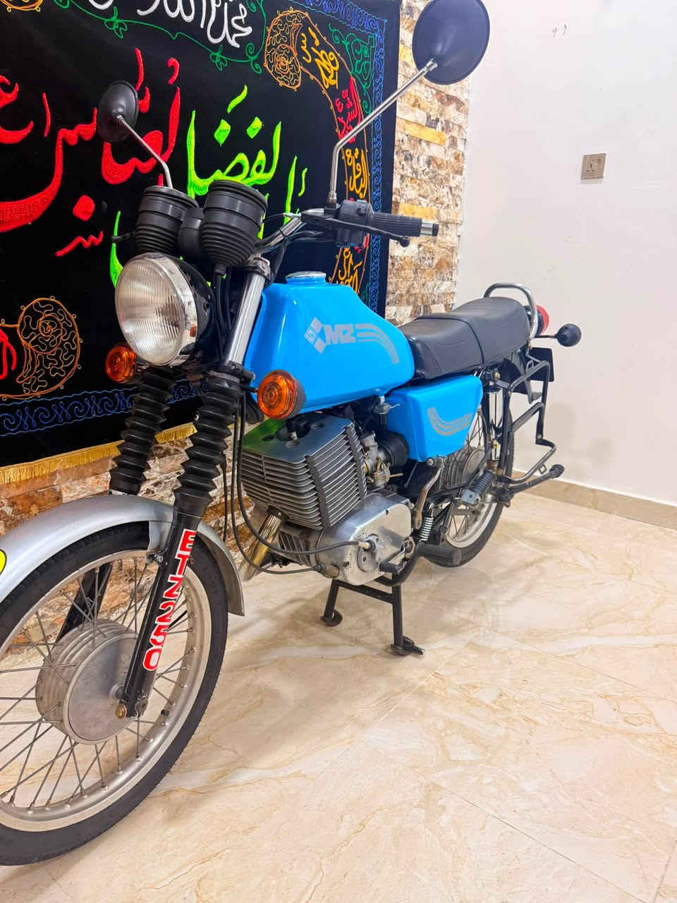 السلام عليكم العزاز MZ 82  بدون سايس 3 شرط فتح دراجه خير من الله كهرباء كله شغال ودراجه شاصي نضيف جداً لحيم فقط بالخشم مناقصه ربع دينار  استفسار اكثر او سعر اتصال ع رقم ***********   واسط الكوت

