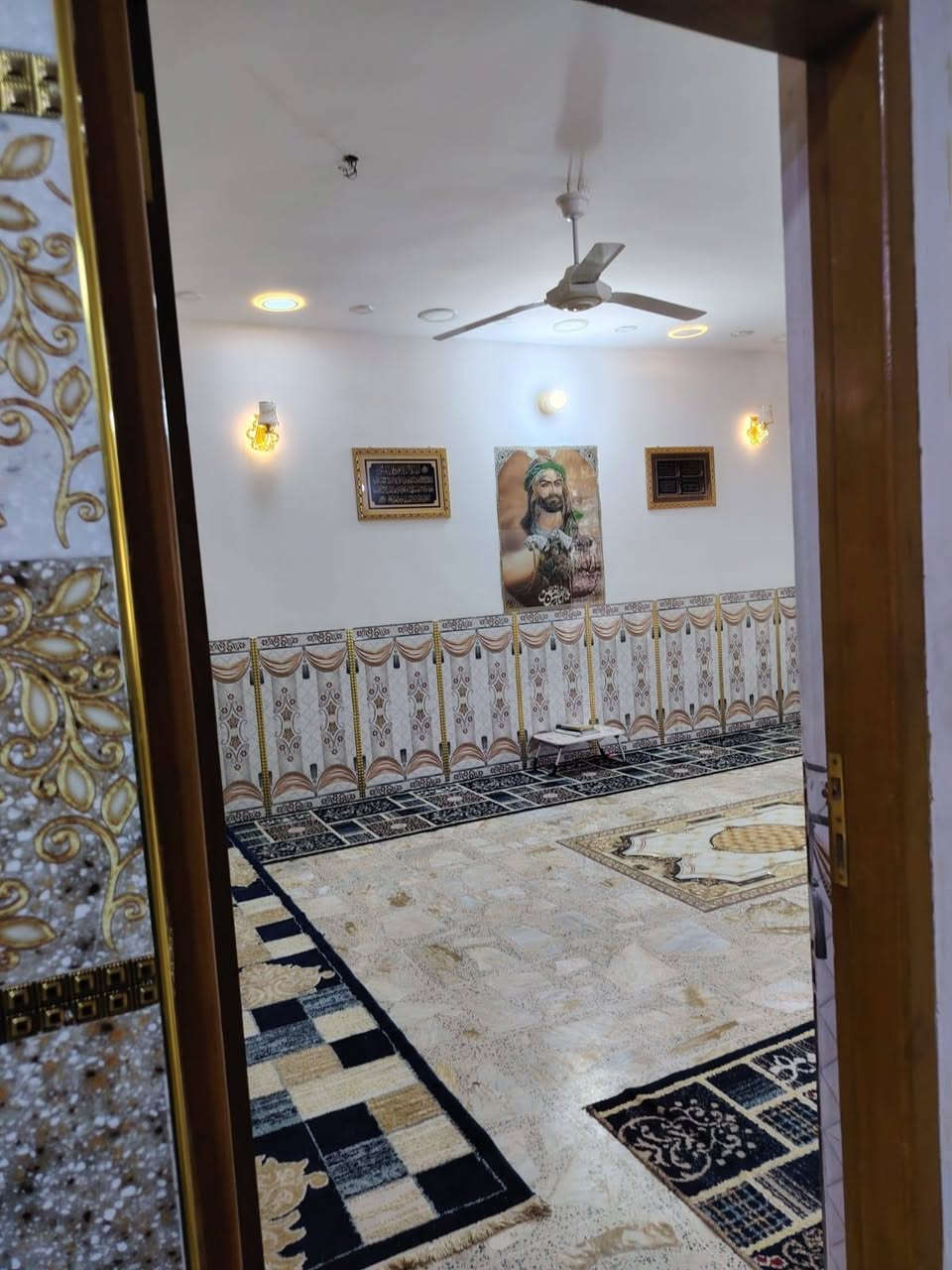 بيت للبيع٢٠٠م زراعي بيت غلام خلف السده طابقين
طابق١ طرمه
حمام +تواليت خارجي
 استقبال 7*5
مطبخ 5*4
صاله 8*4
حمام معزول +تواليت معزوله
مناور ٢يمين البيت ويساره
غرفتين 5*4
طابق الثاني غرفتين
الغرفه الأولى 7*5
الغرفه الثانيه 5*4
حمام جبير 
صاله8*4
وصطح خلفي 10*5  ينبني بي غرفتين
وفوك بيتونه جبيره وصطح
***********
***********
