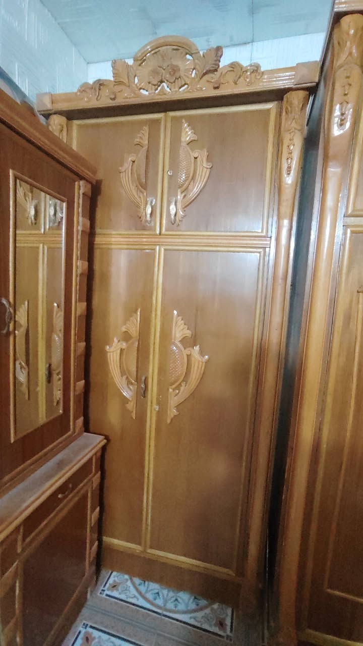 غرفة تسگام مستعملة (كنتور، زاوية، ميز تواليت) للبيع
*********** واتساب
