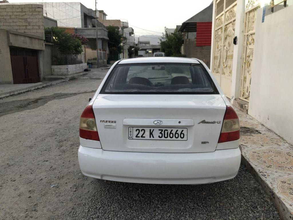 هۆندای ئەکسێنت مۆدێل 2001 
تەبرید و پاوەرە 
سەنەوی بە ناوی خۆمە  تازەیە تا 2031
چوار تایەی لۆکی لە ژێرە 
پشت و پێشی کەپسە 
دەعم و لیدرانی نییە 
حیزام بۆیاغە بۆ جوانی 
ماڵی دۆستە زۆر خاوێن و رێک و پێکە 
دینار مەسرەفی تیانیە  
٤٨$ مامەڵە
ژ.م»» *********** ـــــــ*********** السليمانية, العراق
