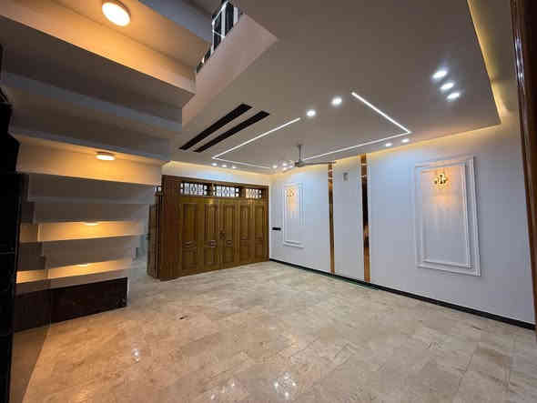 ‏‎‏‎دار للبيع او المراوس في النجف الاشرف
حي الجامعه
مساحه الدار  ١٦٠ م 
شارع ١٠ بناء درجه اولى vip
 طابقين ٤ غرف نوم
قرب المركز الصحي 

‏‎  للاستفسار مراجعة مكتب العطاء للوساطه العقاريه في حي السلام شارع ابو الدجاج 
او الاتصال 
‏‎*********** (يتوفر واتساب)
