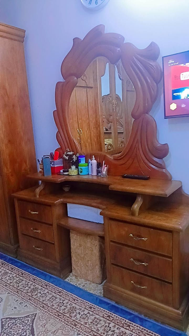 السلام عليكم غرفة للبيع خشب عراقي اصلي السعر800 وبيها مجال للتواصل على هذا الرقم
 ‏‏‪0751 520 6835‬‏
