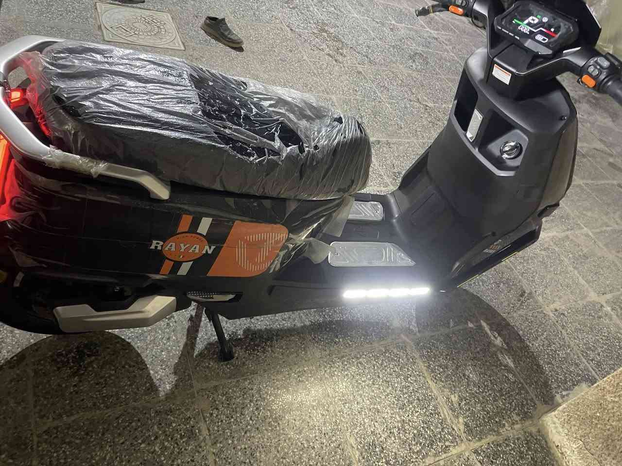 السلام عليكم دراجه شحن للبيع وحش الكون دراجه حلوه ونضيفه وصل شراء موجود دراجه مابيه ولا شخط مدام العين حتى لايلون بعد تجي بصمتين وسويجين تجي 6 بطاريات مسطره خير من لله مكاني بغداد السعر 925 وبيه مجال لشراي الاتصال ***********
