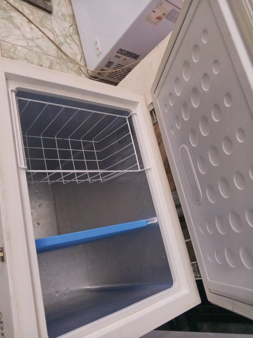 مجمده ٨قدم فول نضافه قرصه شركه السع ر ١٥٠
الطارميه شارع التدبير مجاور مصور اللؤلؤه ***********
***********
