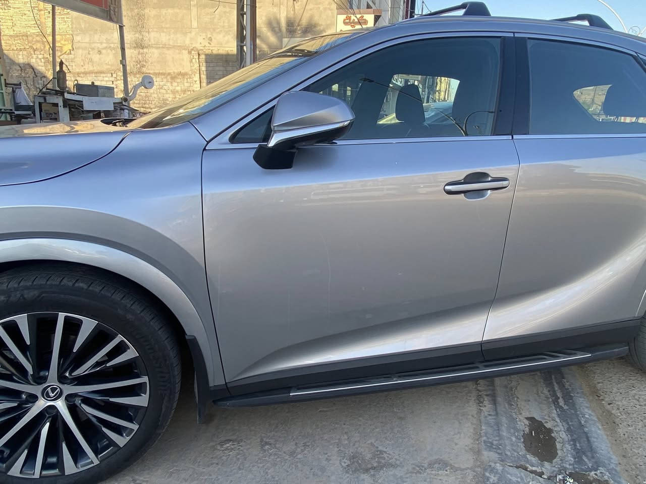 � للبيع – Lexus RX 350h2024 هايبرد

✔️ محرك 2.5 لتر هايبرد اقتصادي + قوة 246 حصان  

✔️ دفع رباعي AWD

✔️ فتحة سقف بانوراما

✔️ كاميرات 360 درجة عدد ٥ + حساسات أمامي وخلفي وركن ذاتي

✔️ شاشه كبيرة 14 إنج + نظام ملاحة

✔️ Apple CarPlay + Android Auto

✔️ مقاعد جلد فاخرة

✔️ تبريد وتدفئة مقاعد 

✔️ تحكم كهربائي بالمقاعد وطي المقاعد الخلفيه كهربائي + ذاكرة حفظ

✔️ ستيرن تدفئة + تحكم كامل

✔️ نظام صوتي فاخر

✔️ بصمة تشغيل + دخول ذكي

✔️ رادار + مثبت سرعة ذكي

✔️ تحذير مغادرة المسار + نقاط عمياء

✔️ باب خلفي كهربائي (فتح بالبصمة/الحركة)

✔️ شحن موبايل لاسلكي

✔️ إضاءة داخلية محيطية فخمة

✔️ مكيف أوتوماتيك ثلاث مناطق

✔️  ويل حجم ٢١ + إنارة LED كاملة
داتا شو 

🔥 سيارة مريحة، اقتصادية جداً بالبنزين، وقيادتها ناعمة وفخمة

📞 للاستفسار: ***********

