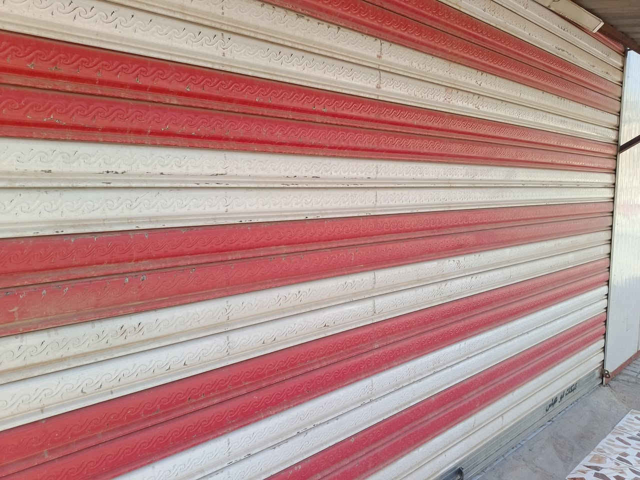 السلام عليكم من رخصت مدير الكروب عندي رفوف مال محل للبيع وجام خانة وكبنك وساندويج نظيف بعدة مامفصخ تجي وتشوف بعينك للتواصل على الرقم ***********
