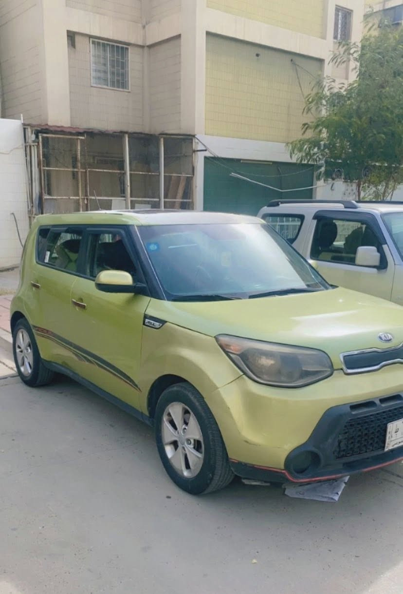 السلام عليكم
كيا صول 2015 رقم بغداد 
فول مواصفات تحكمات ستيرن فتحة بالقمارة
وارد أمريكي حادثها باب خلف السايق 
وهنا بالعراق جاملغ امامي 
مكانها بغداد الصالحية السعر 102 وبيها مجال للشراي 
***********
