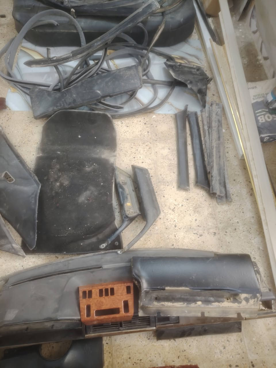 غرفه دب تخمين لاستيك بيبان قماش الرصاصي جديد مال وارد السود فصخته من السياره بطانه بنيد بعده ممشدوده كاربد جنطه كامل حت صفاحيات الجنطه الداخل كاملات بلاستك  دشبول كامل السعر 500وبيه مجال مكاني سامراء مفرك الفلوجه


**إذا كنت صاحب هذا الإعلان وتريد حذفه لأي سبب، رجاءا أرسل رسالة إلى الدعم الفني**