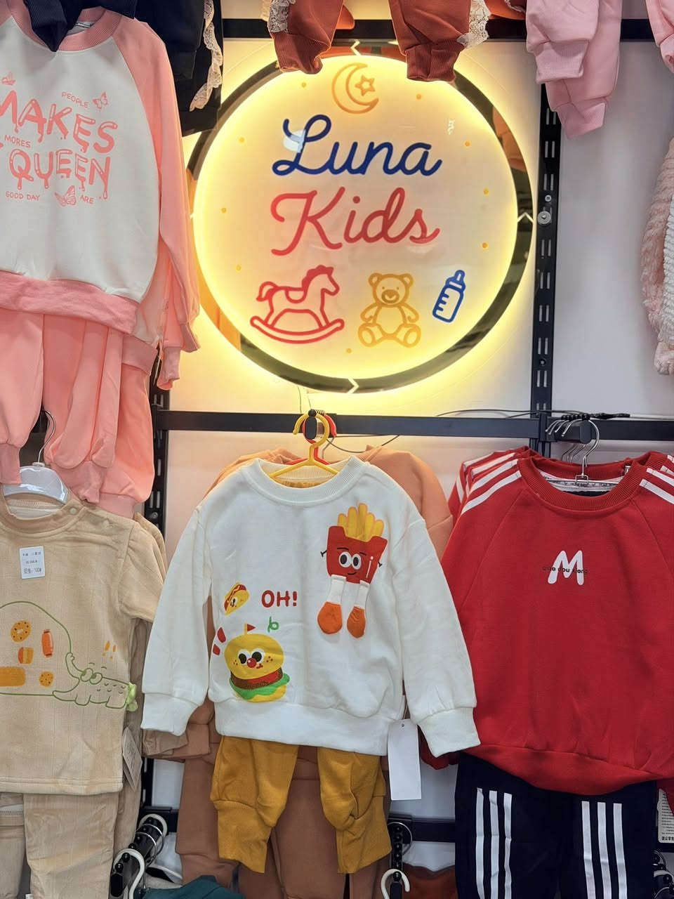 الملابس الربيعية الأنيقة 🌸
موديلات حلوة تناسب الجو المعتدل والربيعي، أقمشة خفيفة ومريحة وتصاميم مرتبة تناسب الذوق الجميل

✨ أحدث الموديلات وبأسعار مميزة

️ تنبيه:
بعض الموديلات بقت منها قطع أخيرة، وأكو قطع متوفرة حالياً لكن الكمية محدودة، فـ لا تضيع الفرصة
العنوان📍:التعليم العالي أمام تيم مارت صيدلية وفر داخل العمارة 
للطلب والاستفسار:ارسال رسالة✨


**إذا كنت صاحب هذا الإعلان وتريد حذفه لأي سبب، رجاءا أرسل رسالة إلى الدعم الفني**