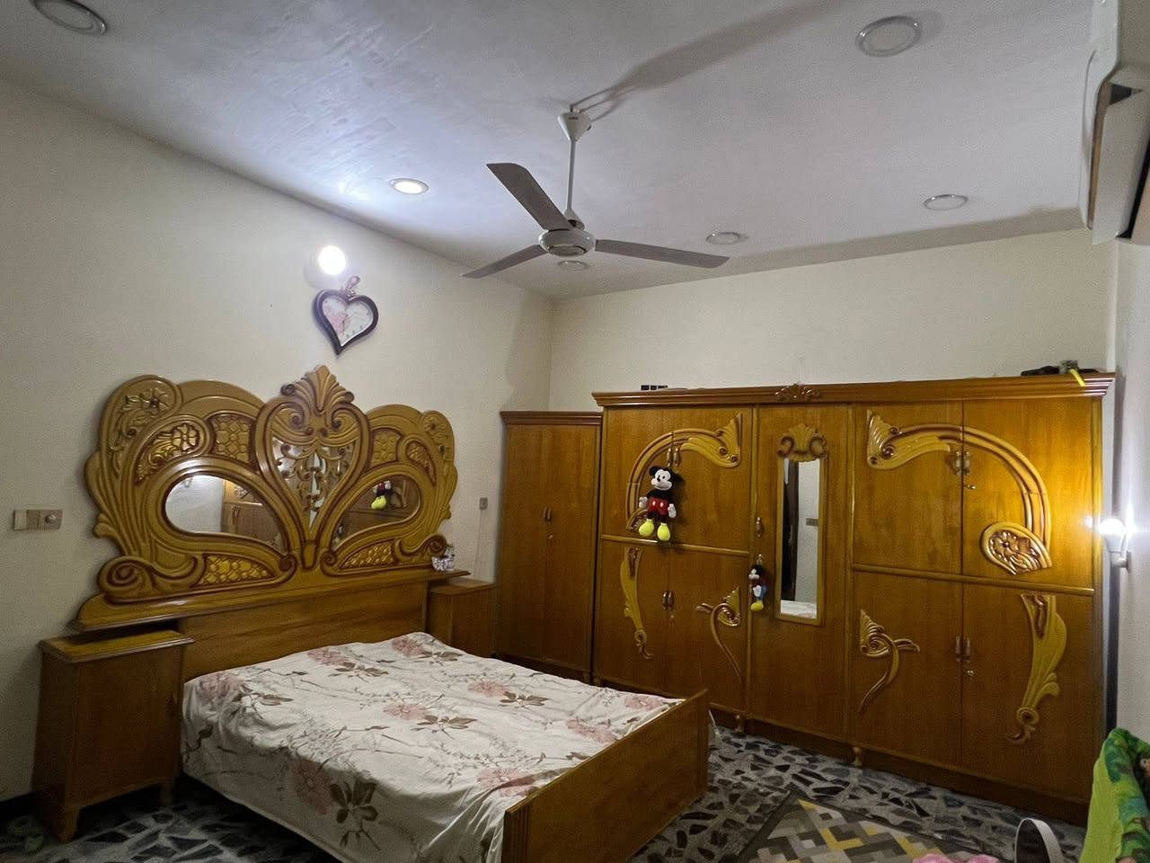 سلام عليكم غرفة نوم لليع مستخدمه نضيفه نضافه 90 % 
مابيهه اي ضرر او كسر 
مكاني بغداد الشعب 
ماعندي نقل 
سعرهه 650 وبيهه مجال بسيط


**إذا كنت صاحب هذا الإعلان وتريد حذفه لأي سبب، رجاءا أرسل رسالة إلى الدعم الفني**