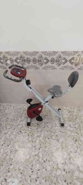 💥 فرۆشتنی پاسکیلی وەرزشیی (بایسکیلی رياضة) - دەستی دوو وەک نوێ!
پاسکیلێکی وەرزشیی جوان و زۆر پاکم بۆ فرۆشتنە.

تەنھا ٤ کاتژمێر بەکارھاتووە! 
💰 نرخی گونجاو لە بازاڕ:

📝 مواسەفات کورتمان:
 * جۆری X-Bike: دەچەمێنرێتەوە (ينطوي)، زۆر ئاسانە بۆ دانان و شاردنەوە، شوێن ناگرێت.
 * بێدەنگ: کارکردنی بە سیستەمی موگناتیسییە، ھیچ دەنگێکی بێزارکەری نییە.
 * شاشەی دیجیتاڵ: پێوانەی کات، خێرایی، دووری، لێدانی دڵ، و کالۆریت پێدەدات.
 * کورسیی گەورە و ئارام: کورسیی پاڵپشتدارە، بۆ وەرزشی درێژخایەن زۆر باشە.
نرخی تەنها 100000💥
[***********]
