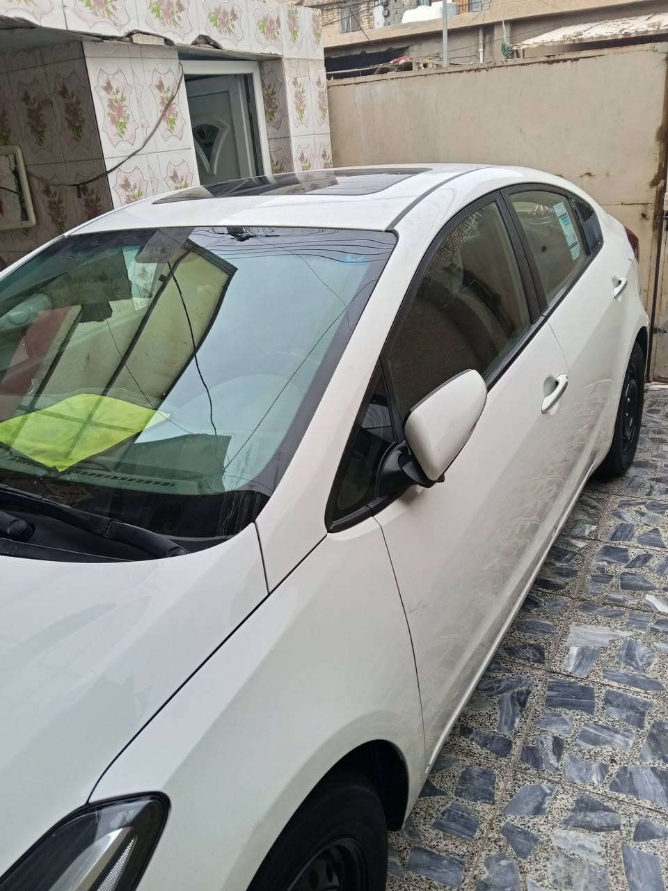 السلام عليكم سيراتو 2017 خليجي محرك 2000 بيهه بارد بجهه الي وره الصدر وضربه مامصلحهه مراوس بسياره احدث. مكاني بغداد  ***********
