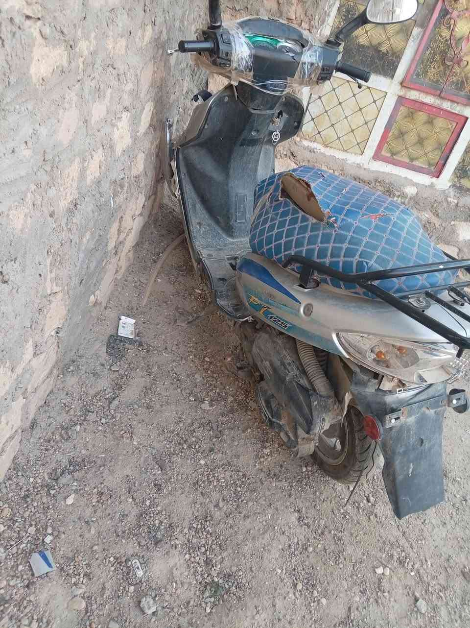 سلام عليكم عندي هاي دراجه عاطله وريد ابيعها المكان الرمادي القريه العصريه وسعر 150وبي مجال  رقم الهاتف ***********
وبي واتساب
