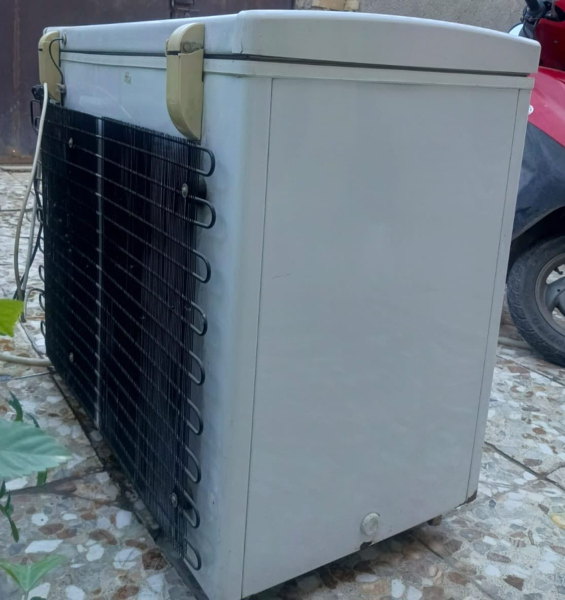 السلام عليكم
للبيع 
مجمدة نوع برفاب اصلية 
نظافة اكثر من %75
السعر من الاخير 150 الف
للاستفسار واتساب ***********
