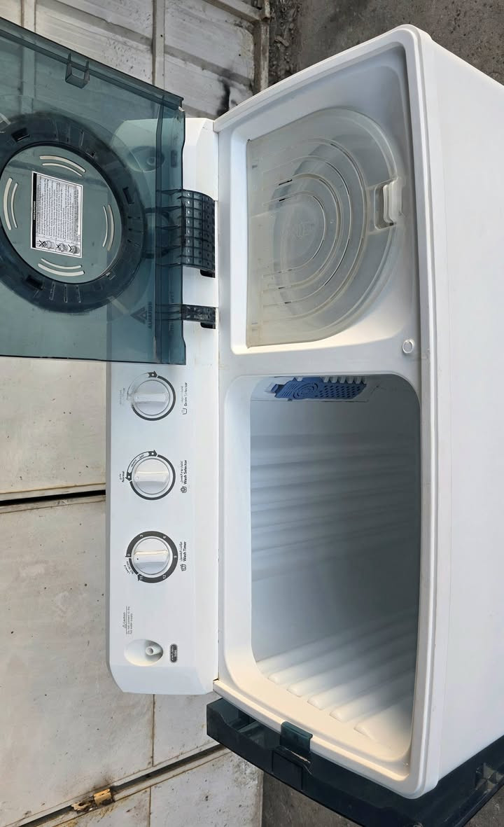 غسالة الحافظ 18 كيلو حوضين للبيع
نظيفة جداً (95٪) واستخدام قليل
ما داخلة تصليح وتغسل بطانيات
شغلها مضبوط 100٪
 السعر 140 ألف
📍 الدورة
📞 ***********
