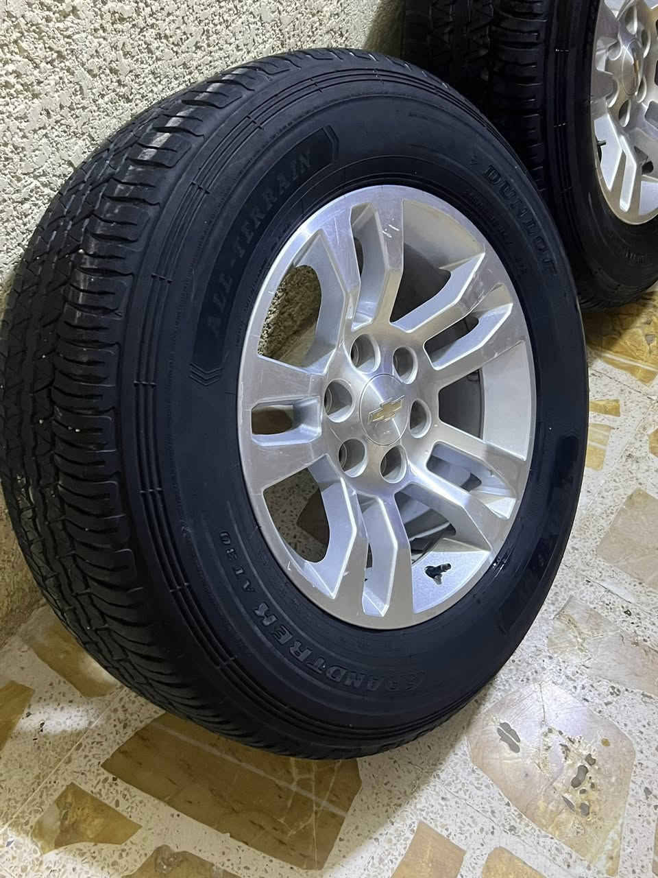 السلام عليكم تخم ويلكب  تاهو هوه وتايرته تخم دلوب ويلكب GM اصلي حجم 18
جديد كلش 
العنوان البصره 
السعر 700$ سبع ورقات قفل 🔒 
رقم الموبايل ***********
