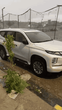 السلام عليكم باجيرو سبورت للبيع مديل 20 السيارة مكفوله ما عده شبر صبغ بلدعاميه السيارة ماشيه 90 السعر 230 /***********
