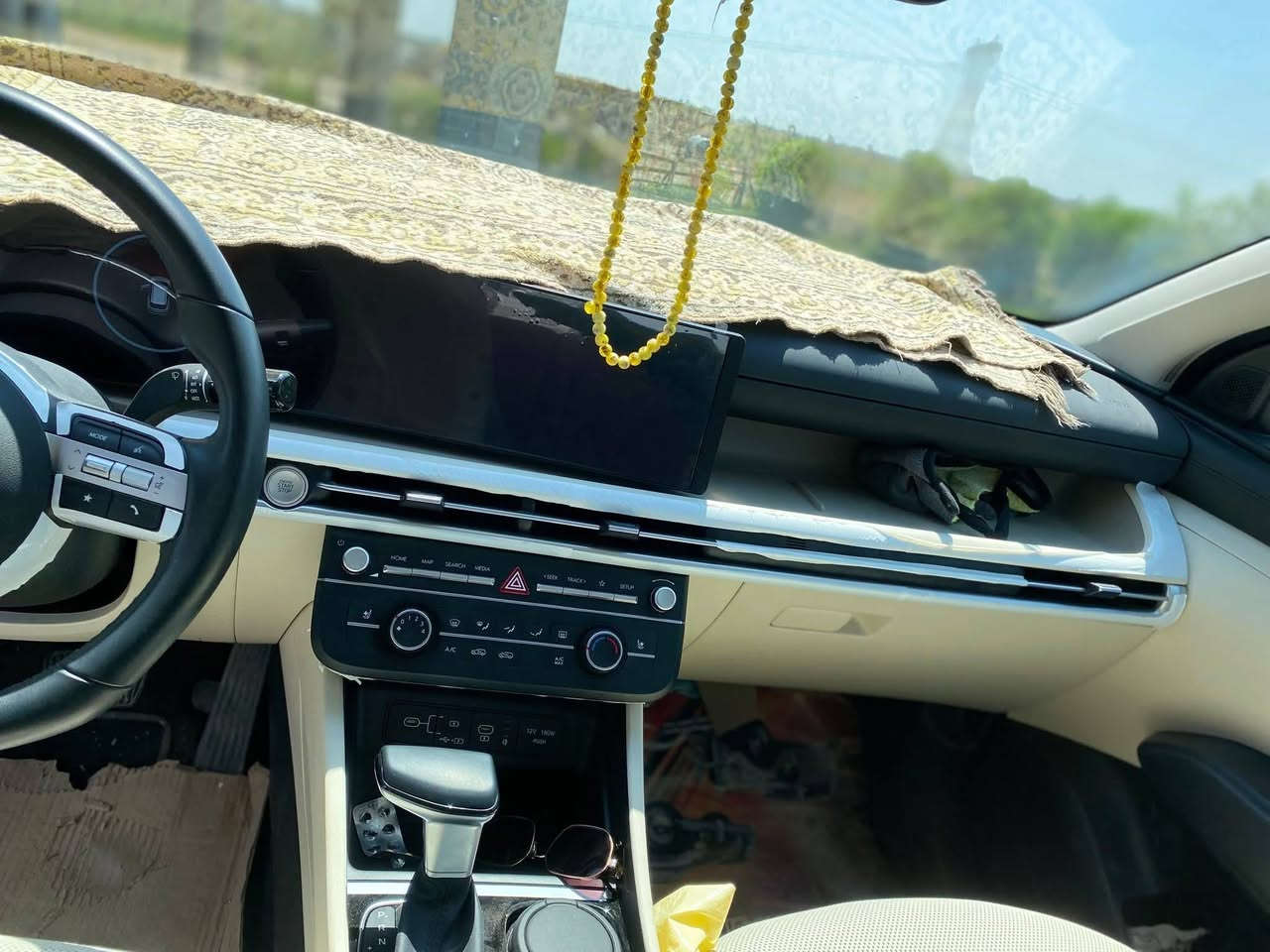 سلام عليكم توسان موديل 2025 خليجي كفاله عامه اخت زيرو ماشيه 27ونص موصفاتها معرفه خليجي شاشه متصله بصمه تشغيل بصمه  باب تشغيل على بعد  كامره/ فول موصفات من عدى فتحه  سعر 230 ورقه بيها مجال شيً بصيط رقم سياره بغداد مكان سياره بغداد ابو غريب / *********** / ***********
