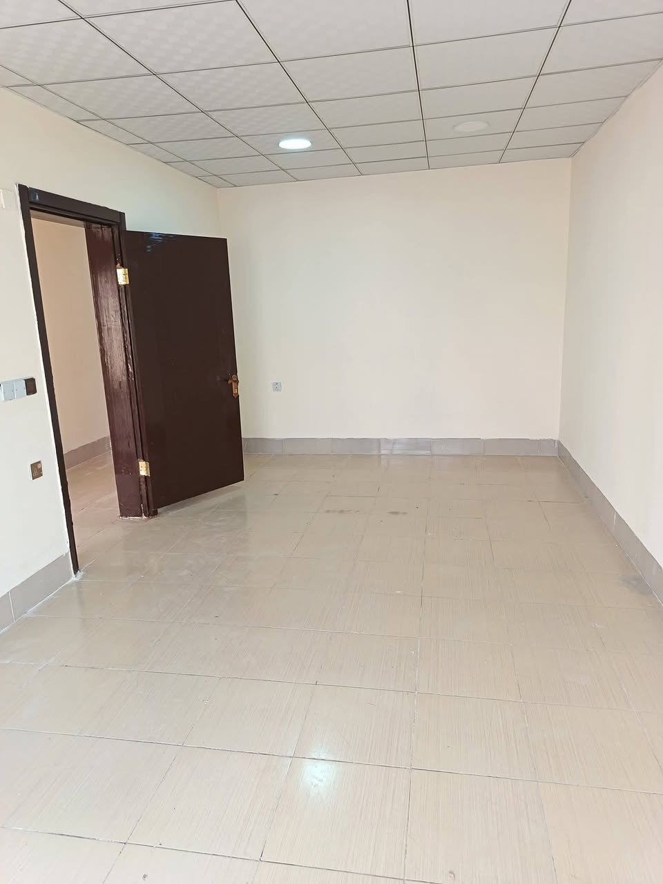 بيت للبيع في مجمع اوزال ستي Ozal City
المساحة :- 250م طابق واحد 
3 غرف نوم | استقبال | مطبخ | مجموعة صحية | حديقة و كراج )   
ملاحظة:
*يحقلك اعادة بناءها من جديد او اضافة طابق ثاني 
*****************************************
خانوو بۆ فرۆشتن لە ئۆزال ستی 
ڕووبەر :- 250م  یەک نهۆم 
٣ ژووری نوستن | دیوەخان | مەتبەخ | گەرماو | باخچە و گەراج ) 
للاستفسار
***********
***********
