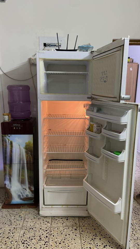 اغراض منزل للبيع نضيفه جداً
ثلاجة نوع ڤيستل طولها 180cm والعرض 60cm 

سعرها 125 الف 

طبلات نوع تركي عدد 4 نقشة وحده سعرهن 60 الف 

مكنسة كهربائية  سعرها 60 الف

كنفيره نوع سوبر اميرالد صغيره سعرها 75 الف

كنفيره نوع نوال تركية ام الريمونت الحجم الكبير سعرها 125 الف 

جميع الغراض شغالات وعلى الفحص 

بدون اي عطل واي تصليح 

للتواصل : *********** 

متواجد واتس اب 

مكاني بغداد
