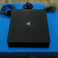 بلي ستيشن فور للبيع الذاكرة 512 الجهاز نضيف ويا 2 جوستكات وحدة تجاريه ...