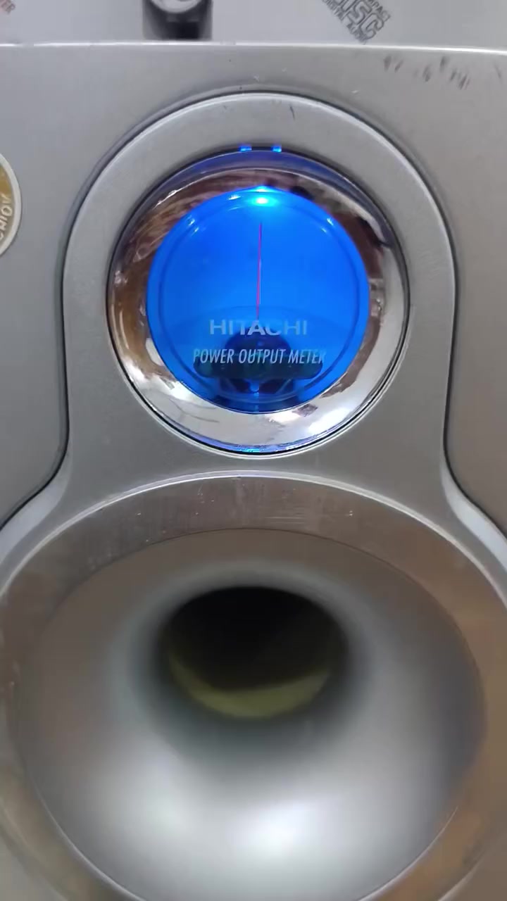 السلام عليكم  مضخم للبيع  وسماعات كامل مكمل شرط الفحص مكاني البصرة ***********
