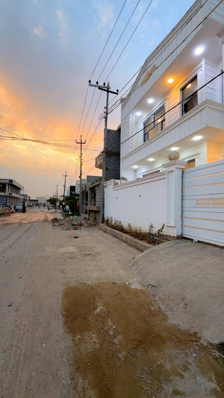 دار للبيع ١١٠ م مربع على شارع الثالثة الرئيسي
١٠ × ١١ طابقين ٣ غرف ، إستقبال ، مطبخ
مناور ، دورات مياه داخل خارج 
واجة البيت ملكي فوم تركي والداخل بورك
بناء حديث جاهز للسكن 
خدمات كامله ماء مجاري تبليط كهرباء 
نوع العقار طابو زراعي سند ٢٥ 

للأستفسار أكثر اتصل على الأرقام التالية او على الخاص 
وسام اللهيبي  ***********
ياسر فارس حسين  *********** 

مكتب الجزيرة لبيع وشراء الأراضي والدور السكنية

تابع الصفحة ليصلك كل جديد 🏠
