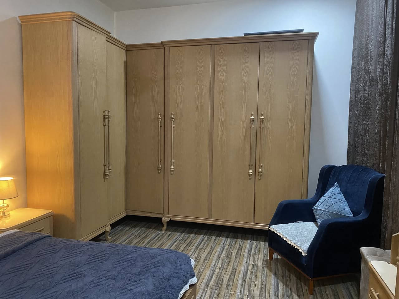 غرفه للبيع استعمال قليل تصميم خاص نوع الخشب سنديان السعر3 ملايين ونص وبي مجال العنوان كربلاء للتواصل واتساب ***********
