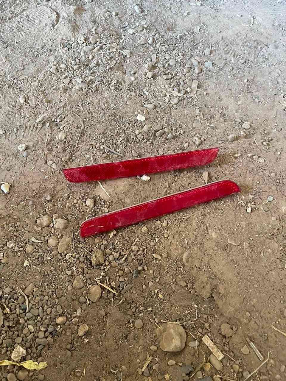 سلام عليكم شباب غراض جالنچر للبيع قيم بما يرضي الله ويرضيك اني ماعرف شكد  اسعارهم لدات  جانبية طخم ازرك خط واحد كلهم شغالات شرط ولدات ابو الخطين احمر وصفر شغالات شرط  وعندي لدات جانبية بلادية طخم كذالك كلهم شفالات فول نصافة وعندي يدات كاربون فايبر وقبق مراية اليعجبة يحي يشوف نضافتهن شرط بل يعجبك سعرهم اخذهم رقم مبايل ***********

