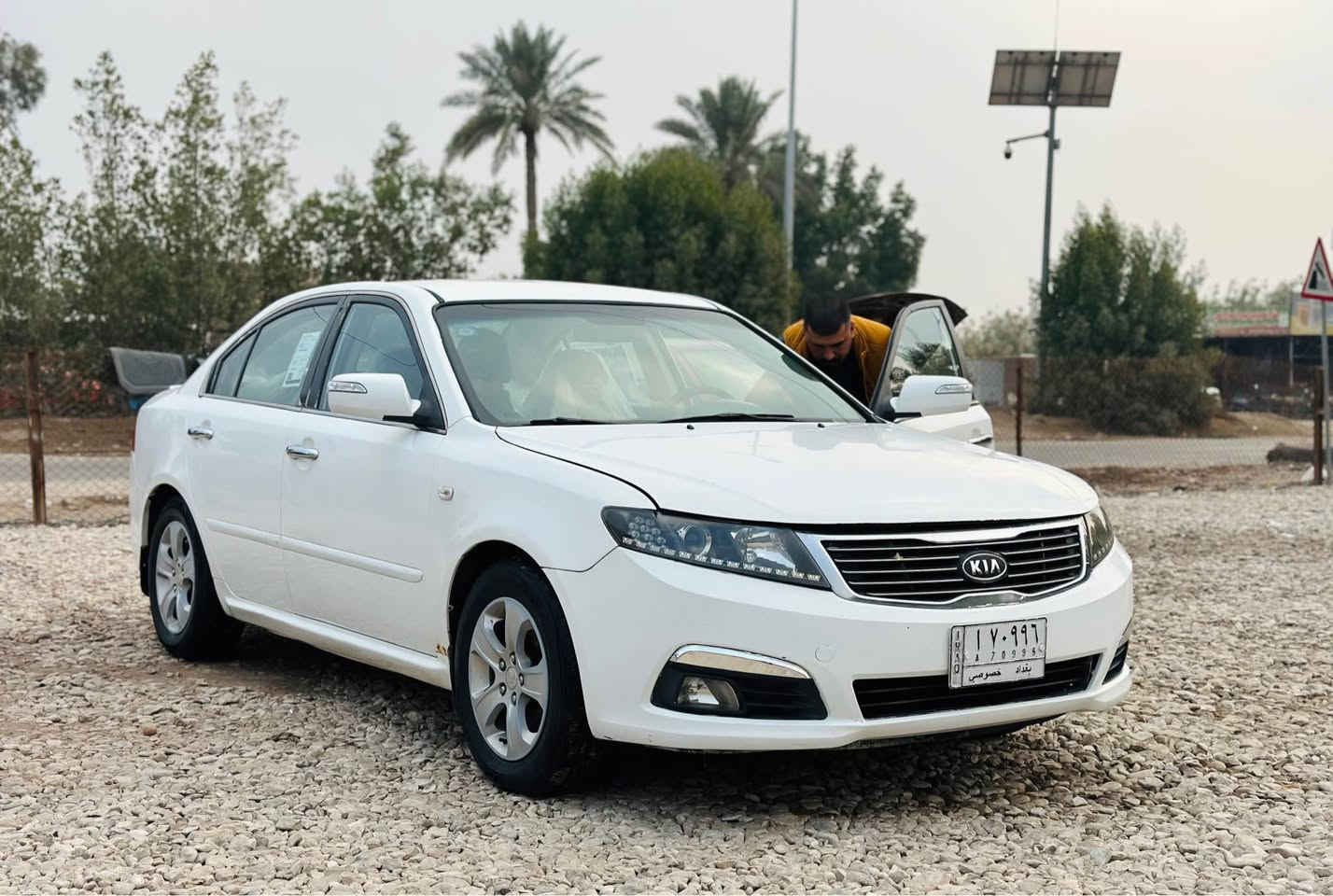 السلام عليكم 
مرخصة الادمن المحترم 
للبيع  كيا اوبتما خليجي 
رقم بغداد موديل 2009 
مكينه 2000 دوش 
لون ابيض السياره جهازه من كلشي 
بيهه رشات صبغ كم قطع فقط 
السعر 97  وبيه مجال للشراي 
اخوان رجاء لي مو شراي لا يتعبني 
مكان السياره بابل 
رقم *********** حلة, بابل
