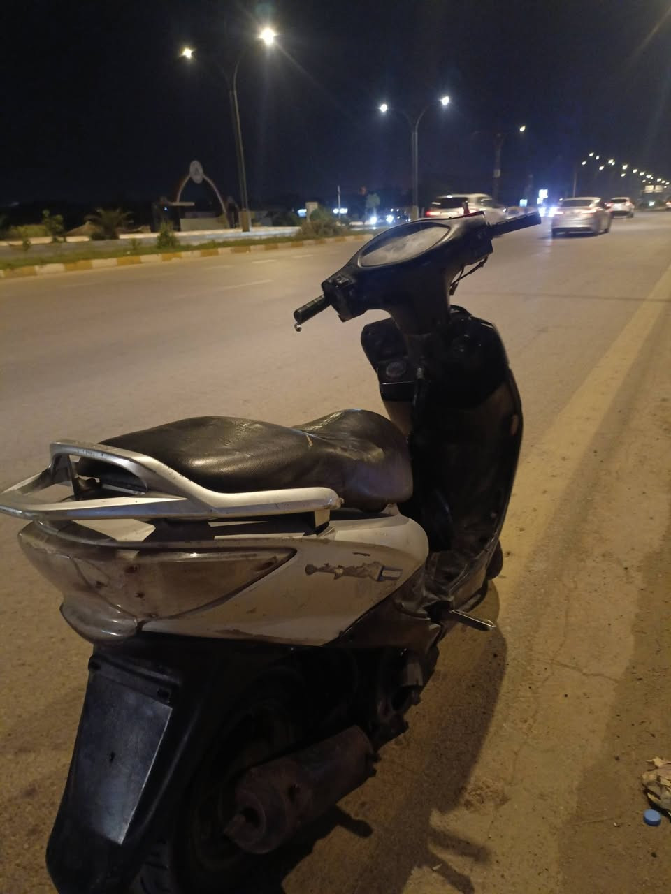 السلام عليكم دراجه جي فور  سريعه كلش او تشتغل هيه بس طلع دخانه خفيفه بس من احطله دهن 220وبيه مجال ناصريه شموخ ***********
