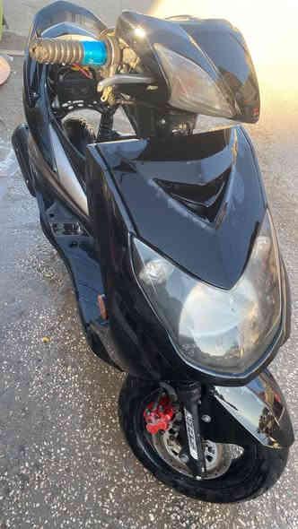 سلام عليكم سكنس فحل للبيع او مراوس دراجه نكره سلف بلاديه مامفتوحه بيها تزويد قبق قلاوين وقطره دهن وكلجات رياضي كلهن اصليات زنون عالي ناصي دراجه ناعمه كلش بكلايت كرستال كهربائيات كلها شغاله سلف رياضي اصلي سعر 650 وبيها مجال *********** مكاني بياع حي الشهداء
