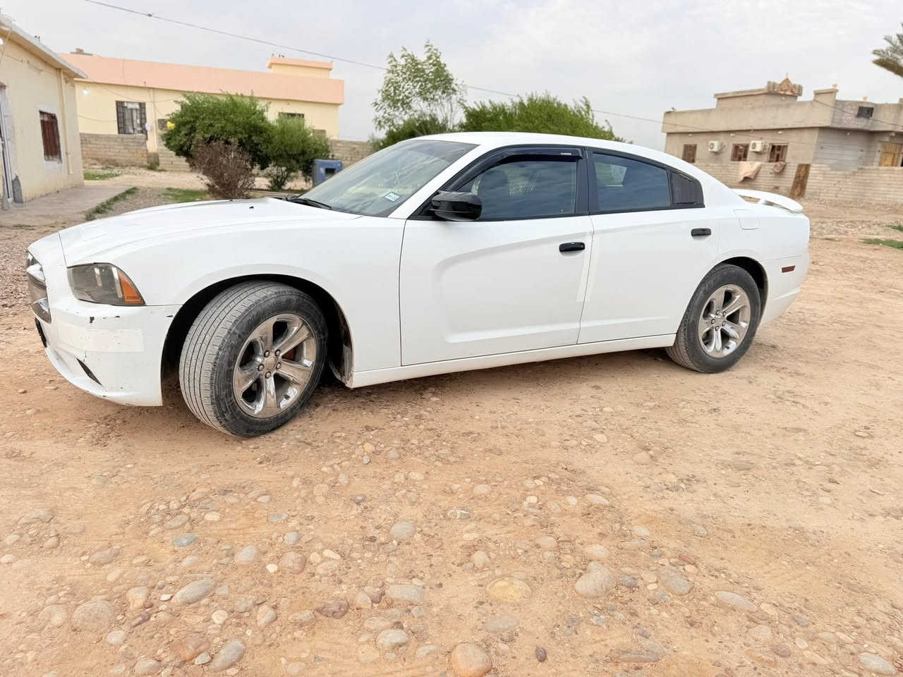 جارجر 2014، ادوات نظيفة فول مواصفات، ما يحتاج تصرف عليها ألف دينار، كاملة مكملة.
گير طياري + بصمة، السيارة على الآخر من حيث النظافة والأداء.

السعر 73 بيه مجال بسيط للجادين،
ولا حد يكلي غالية… السوق بيه من 50 للـ65، بس هاي تختلف من تشوفها على الطبيعة.

تعال شوفها، وإذا مو أحسن من الصور والكلام… اعتبرها ببلاش وخذها �
***********
