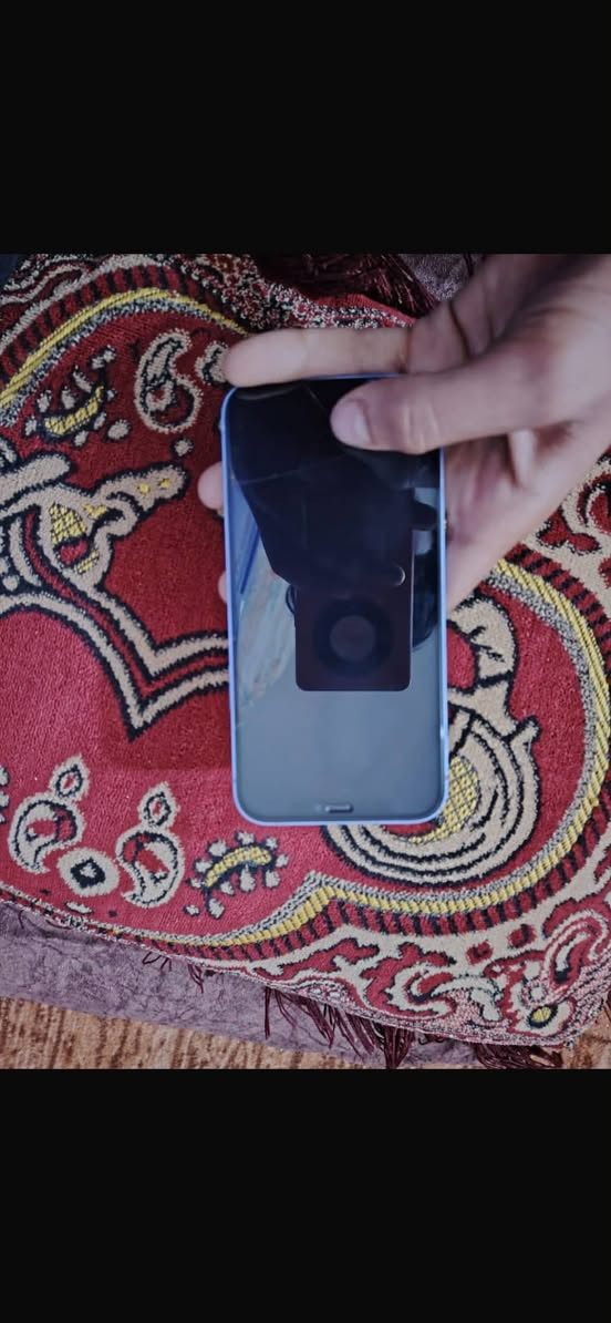 سلام عليكم ايفون12 العادي لون ازرك مكفول كفاله عامه بطاريه ٨٢ ذاكرته256 سعر خاص واتساب ع هاذه الرقم ***********
