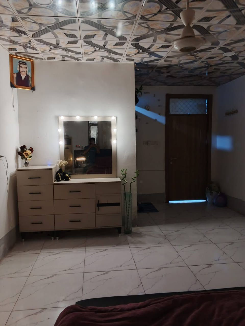 بيت للبيع  البوبيات كربلاء  نزله اسواق البرتقاله في مجمع الخضراء مساحه 327م
تحت البناء 200م
مجاري رئيسيه 
ماء اساله قوي 
شارع عرضه 12 متر 
محولة وطنية خاصة للمجمع
حديقه 12 م
طارمه 14م
طارمه تحتوي على سقيفة كيسبان طول الطارمه
واجه10 نزال 37
يحتوي على 
2 غرف طابق ارضي 
3 غرف طابق ثاني  سويتات
سطح كبير 9م
شلال كبير
مطبخ كبير جدا 7.20*4
البيت بناء جديد 2021
بناء درجة اولى
***********
‏‪***********‬‏
