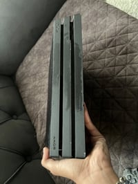 بلي 4 برو ذاكره : واحد تيره  كامل ملحقاته   يدات عدد 2 وحده اصليه وثان...