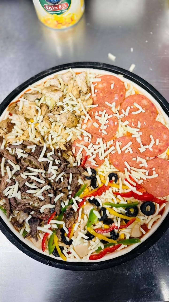🍕 بيتزا الفصول الأربعه 🍕
الطعم اللي ما يتكرر.. والاختيار عليك 👇

🔸 حجم كبير بس بـ ٨ آلاف
🔸 حجم دبل عائلي بـ ١٠ آلاف

للحجز راسلنا عالخاص أو على الواتساب 📱
***********

🚗 التوصيل:
▪️ داخل الولاية 🔹 ألف دينار
▪️ مناطق بعيده مثل (الحاوي – سبع نيسان – الحولي – حي الزهور...) 🔹 ألفين
▪️ أطراف الشطرة 🔹 ٣ آلاف
▪️ خارج الولاية 🔹 ٤ أو ٥ آلاف حسب البعد

جربها مره، وتأكد إن الطعم وحده يسولف 😋
بيتزا الفصول الأربعه.. نكهة تخلّد بالبال!
