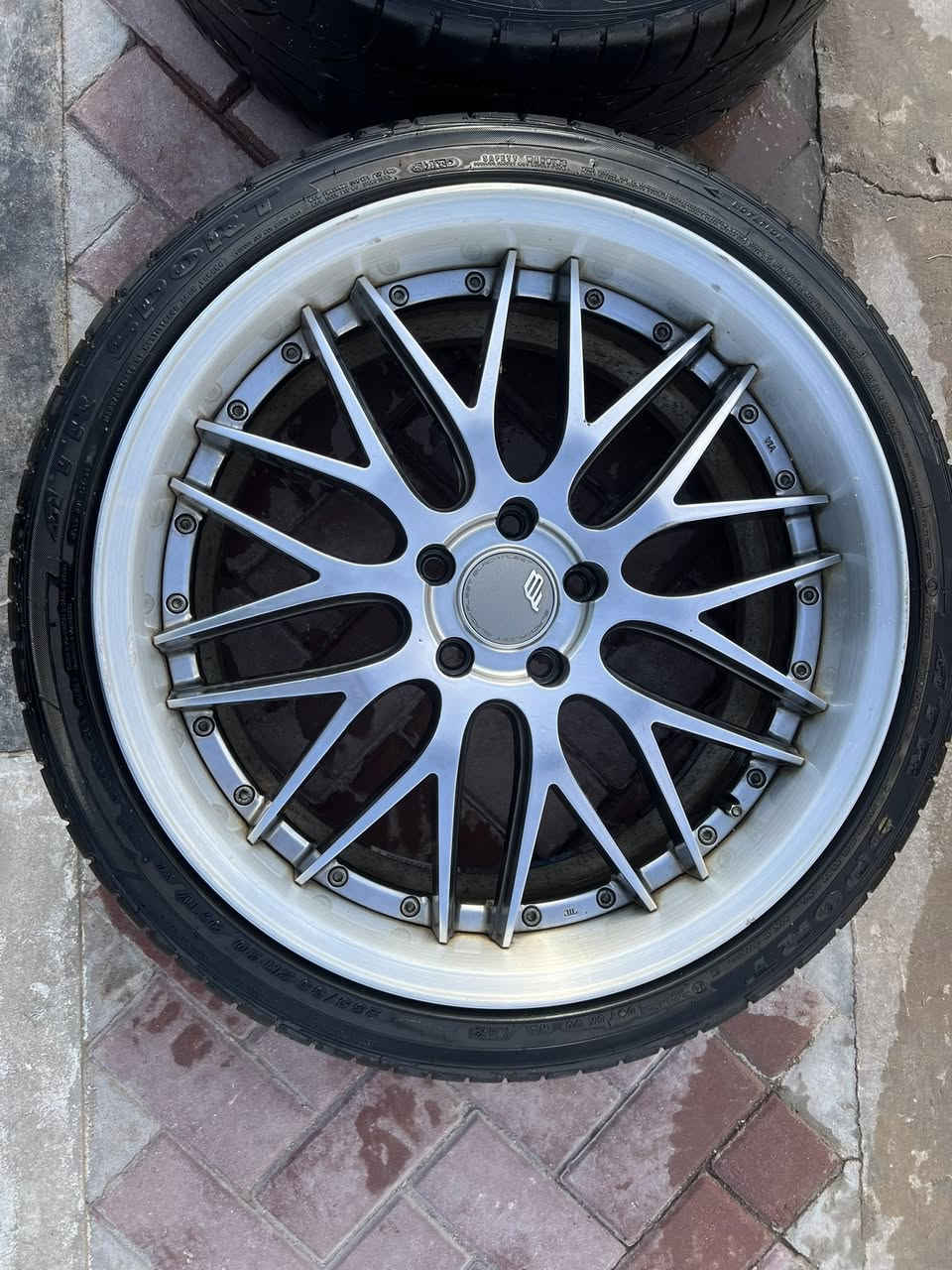 للبيع وياله تو سايز حجم 20 ياباني اصلي نضيفات جدد تايرات 100/75 مكاني بصره سعرهن 3ورقات 
للستفسار ***********
