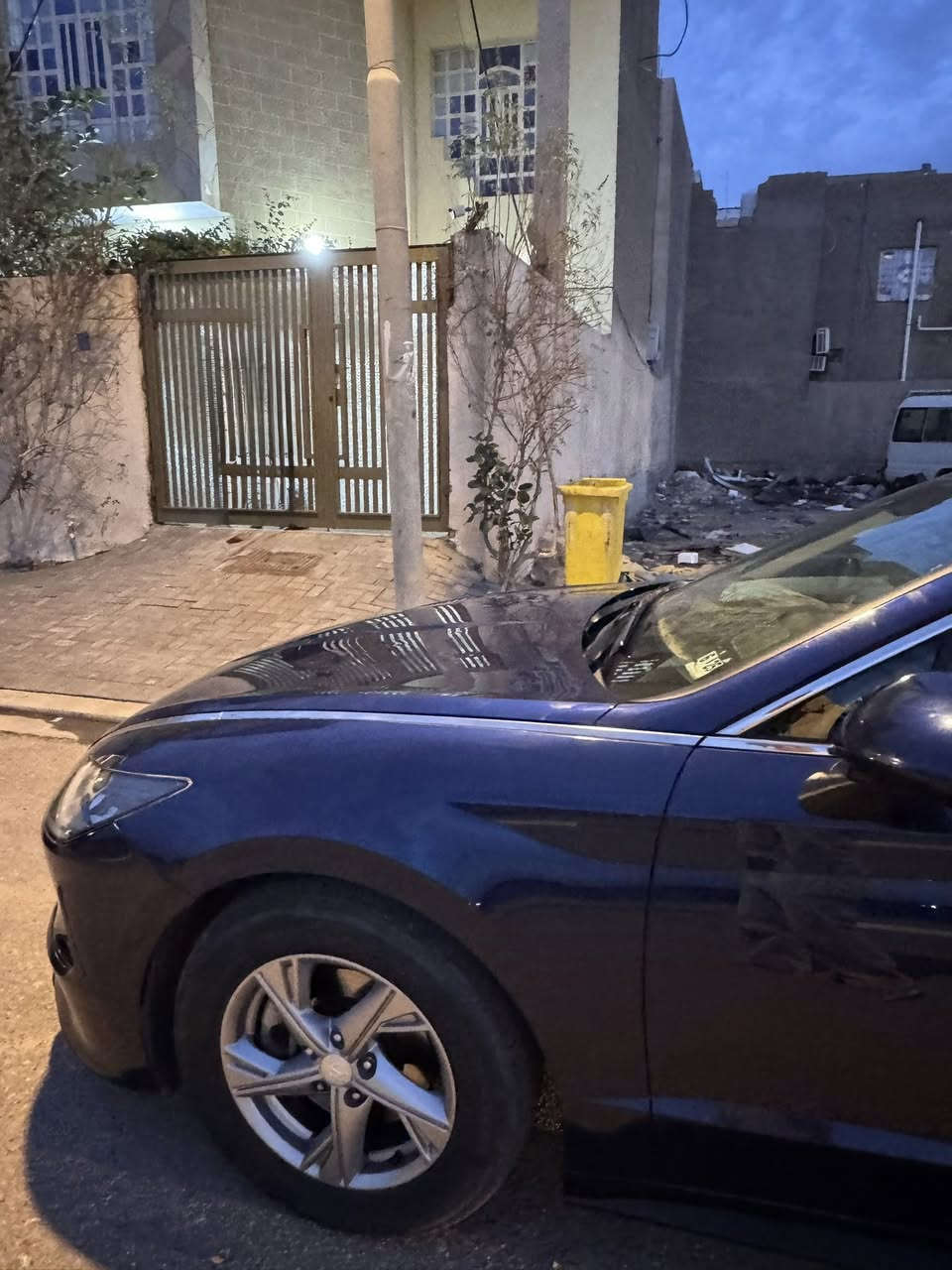 سلام عليكم سونتا للبيع موديل 2020 وارد امريكي محرك
2500  رقم بغداد مشروع وطني  بدون حادث سياره دعاميه فقط ورصعات خفيفه اثر حالوب بدون دواخل ولا ايرباك  ماشيه 90الف مكانه سياره بصره145 السعر
***********
